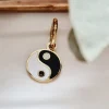 Pendiente aro yin y yang