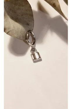 Pendiente combinable de acero en plateado con candado