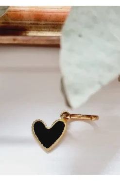 Pendiente corazón negro