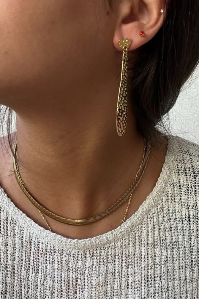 Pendientes de acero largo con corazón