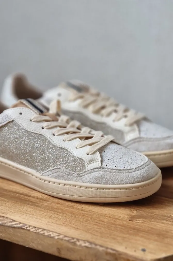 Sneakers blancas con detalles glider dorado