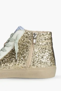 Sneakers doradas con detalles de tachuelas y glitter
