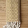 Toalla unisex de rombos color mostaza