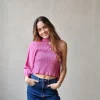 Top asimétrico fruncido rosa