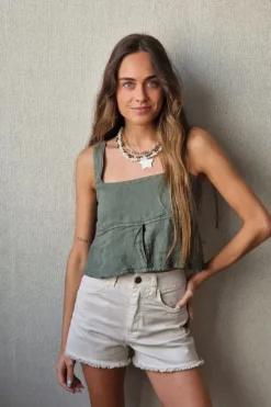 Top de tirantes lino color verde militar