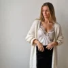 Top lencero beige tirante ancho con puntilla