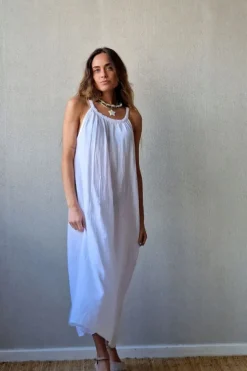 Vestido de tiras tipo lino en color blanco