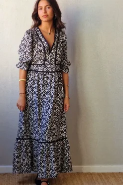 Vestido estampado étnico con volate negro