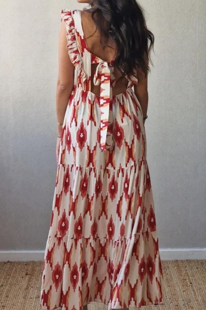 Vestido fresa estampado ikat con volantes y lazo en la espalda