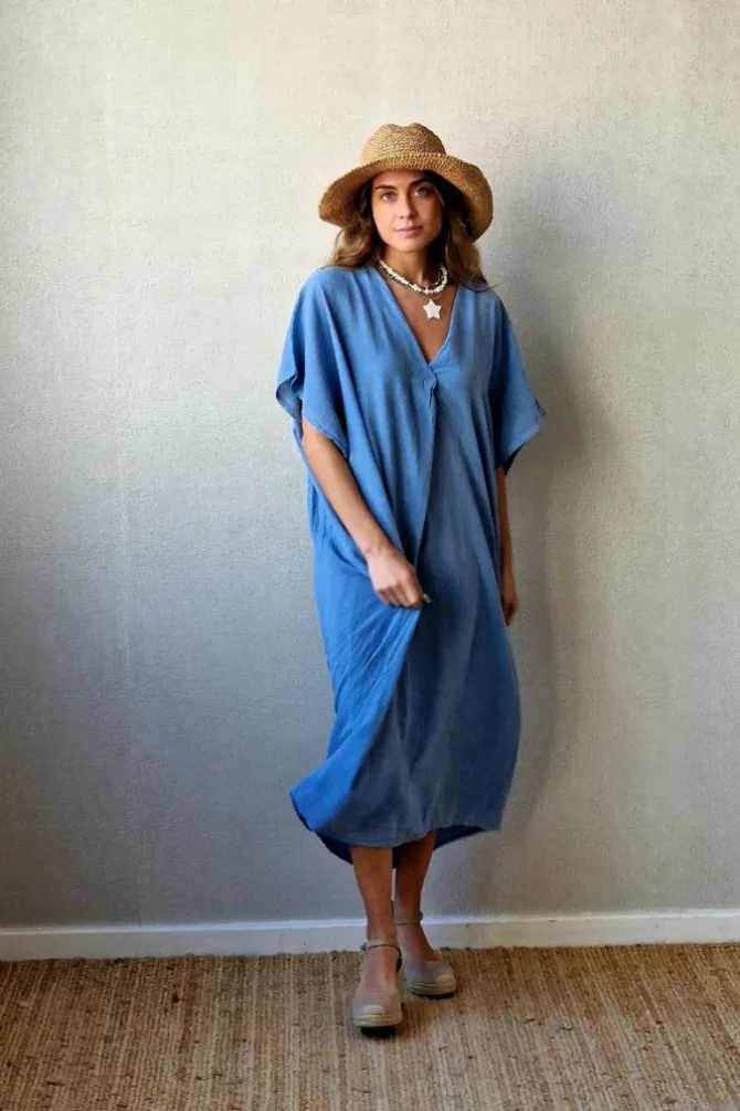 Vestido kaftan tipo lino cuello pico azul