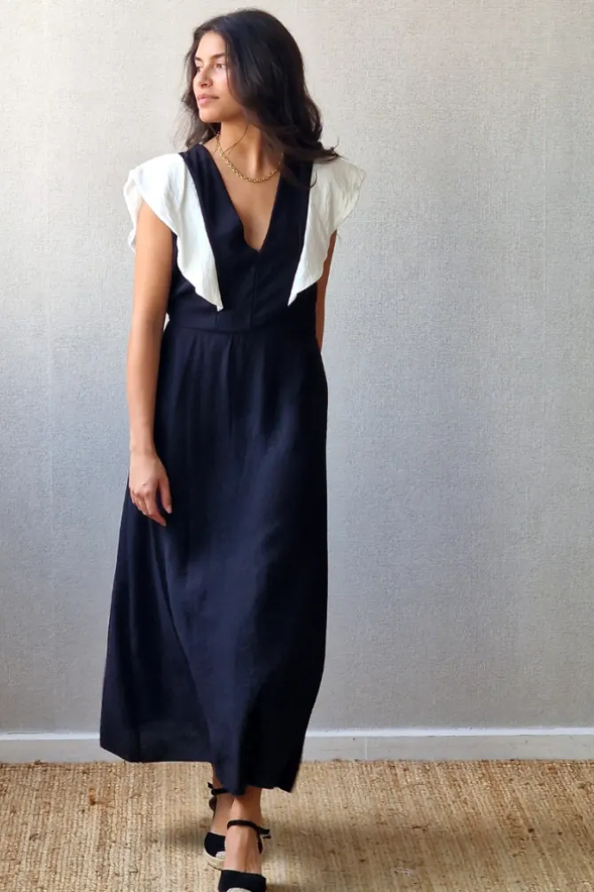 Vestido largo bicolor con volante grande en negro y blanco