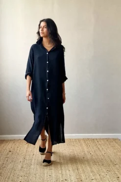 Vestido largo camisero de algodón negro tipo lino