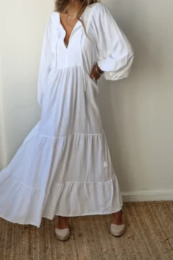 Vestido largo con volantes en color blanco