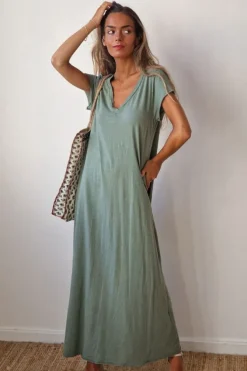 Vestido largo cuello pico verde militar