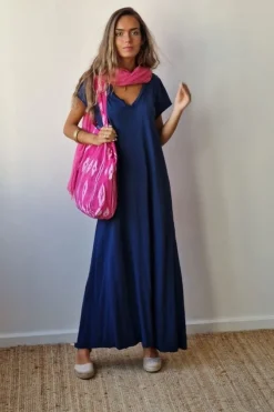Vestido largo cuello pico azul marino