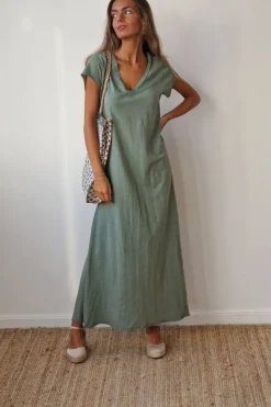 Vestido largo cuello pico verde militar