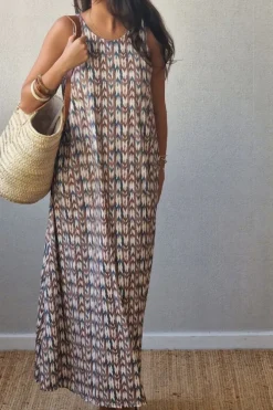 Vestido largo de cuello redondo estampado camel y azul