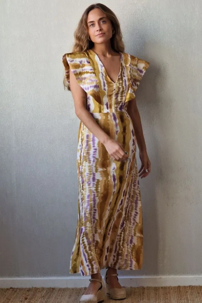 Vestido largo estampado con cuello pico y alerón mostaza y lila