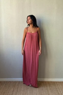 Vestido largo tirantes plumeti rosa