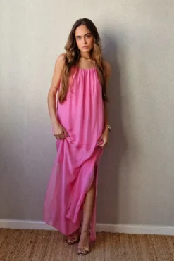 Vestido liso de gasa de tirantes fucsia