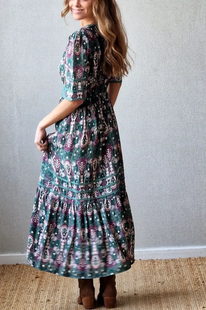 Vestido manga corta y escote estampado verde y morado