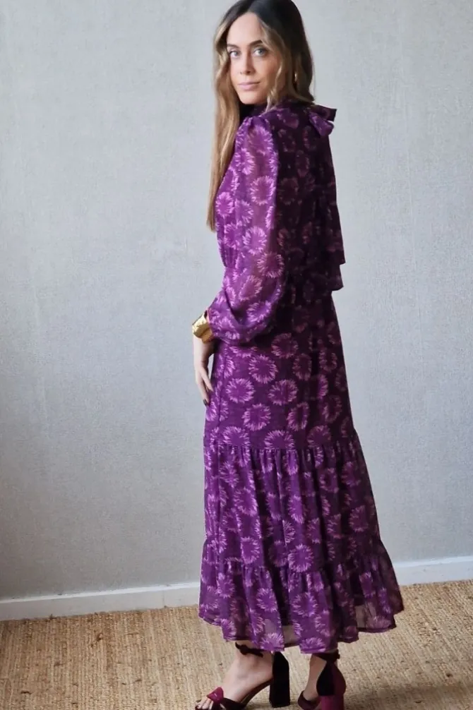 Vestido morado con hombreras